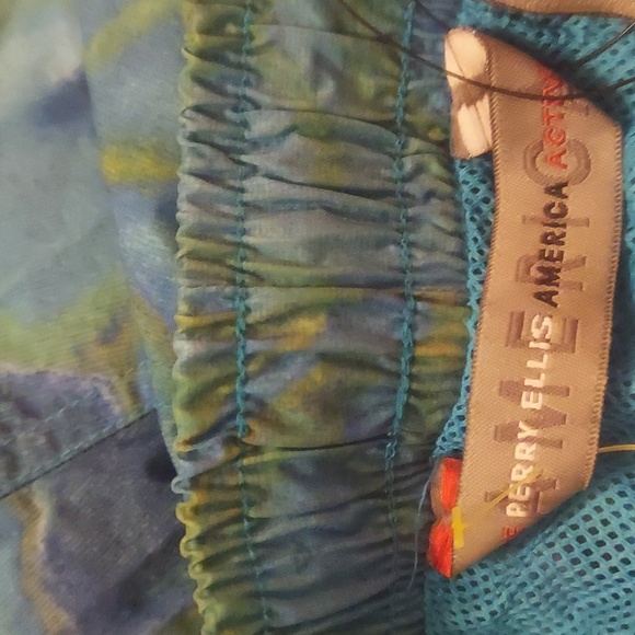 Men's Perry Ellis America swim trunks - Picture 5 of 6